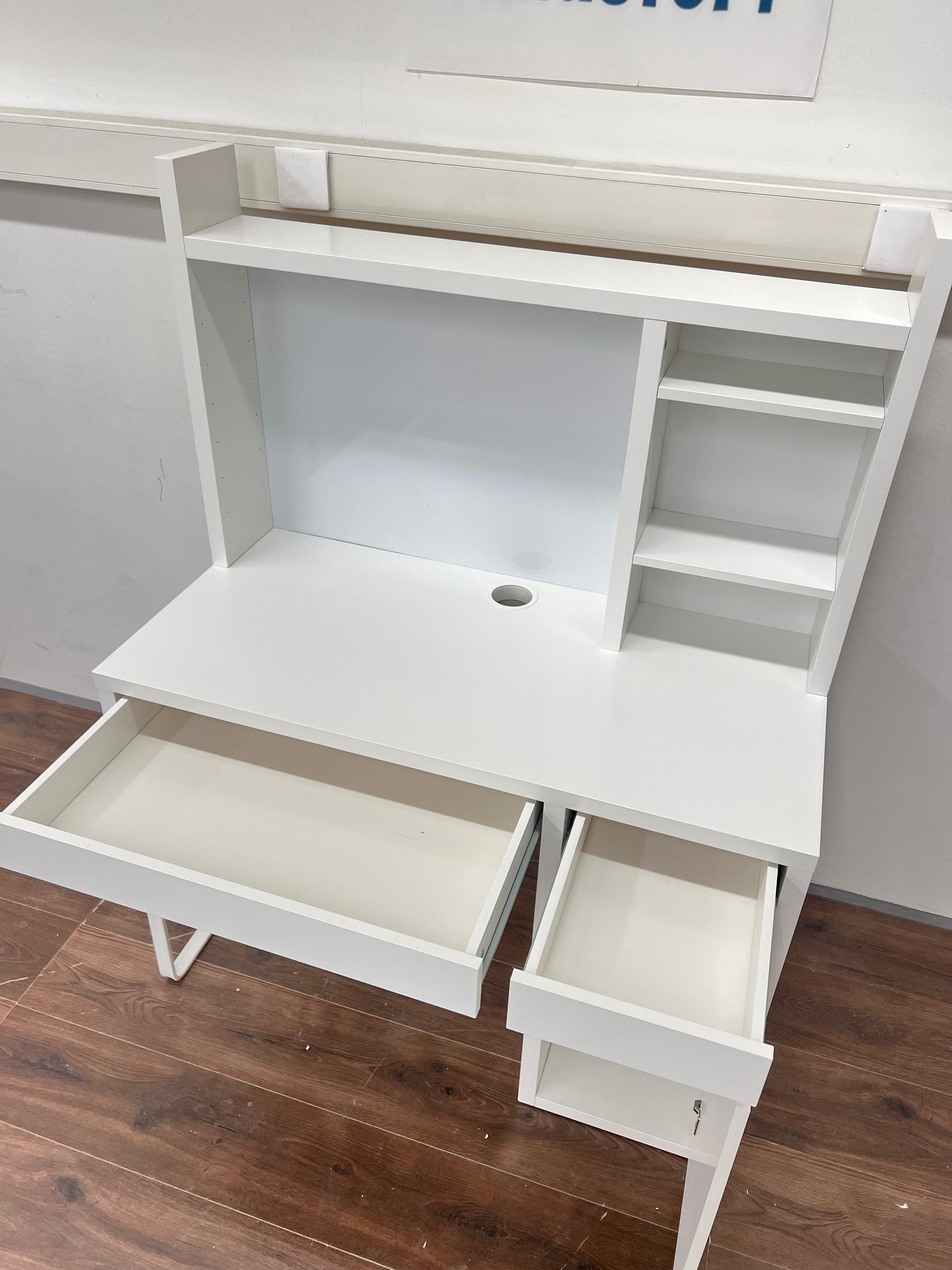 Ikea MICKE Työpöytä, valkoinen,105x50 cm Kalustori