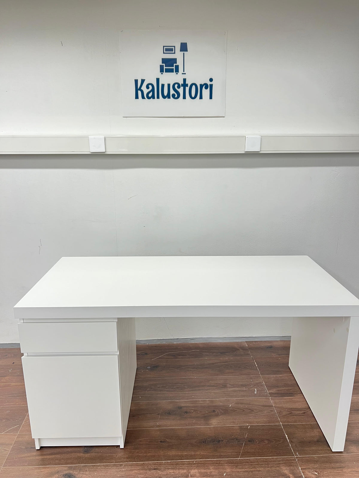 Ikea MALM Työpöytä, valkoinen,140x65 cm Kalustori