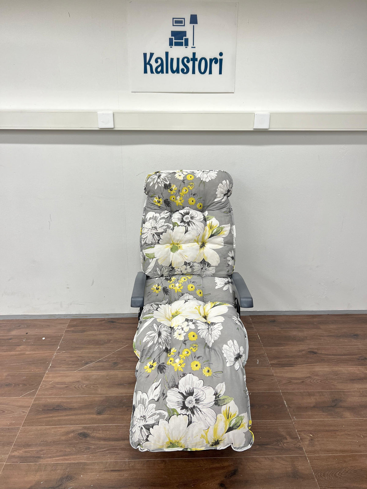 Puutarhatuolin tyyny, työpöytätuoli jalkatuella Kalustori