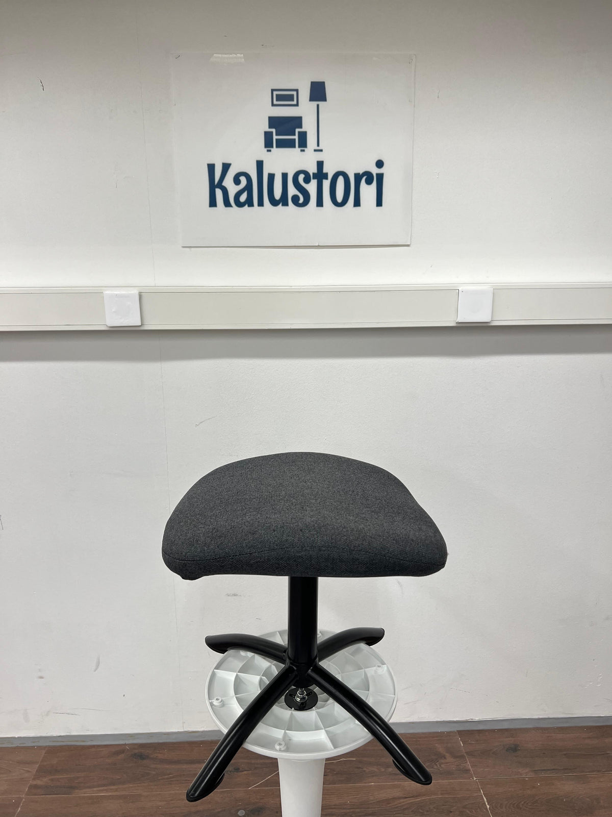 Ergonominen jalkatuki / jalkajakkara Kalustori
