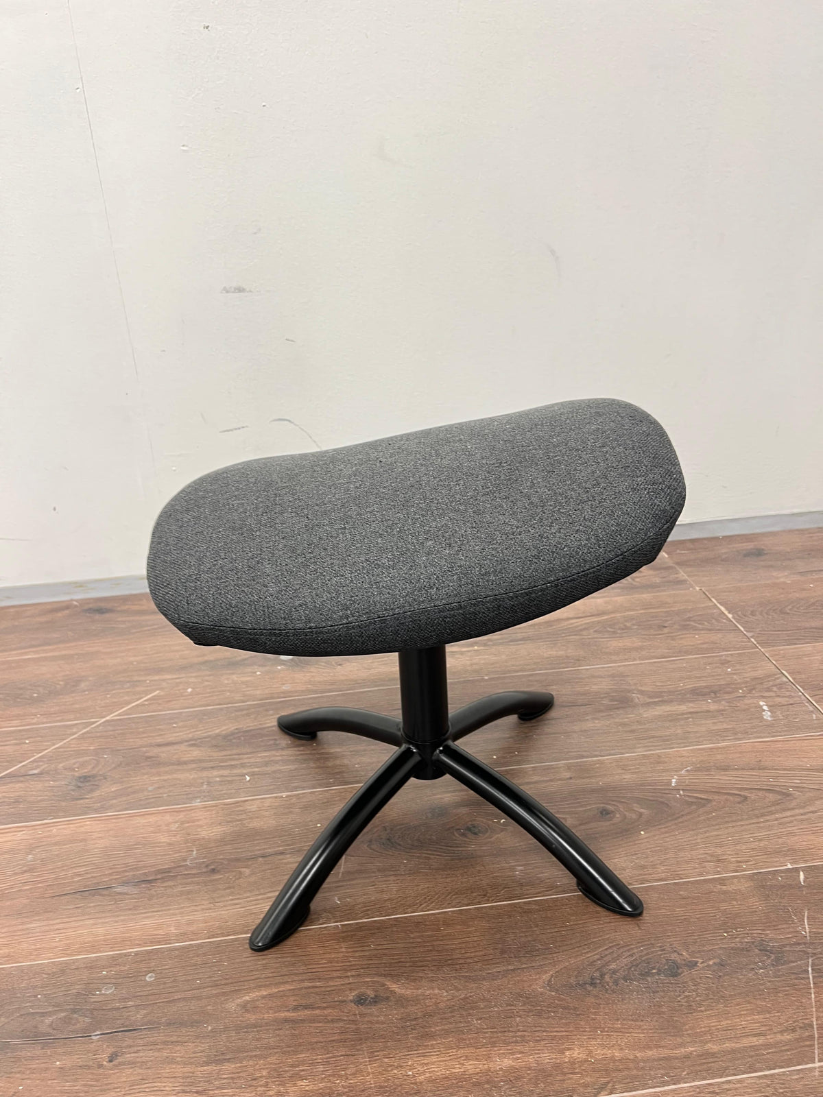 Ergonominen jalkatuki / jalkajakkara Kalustori