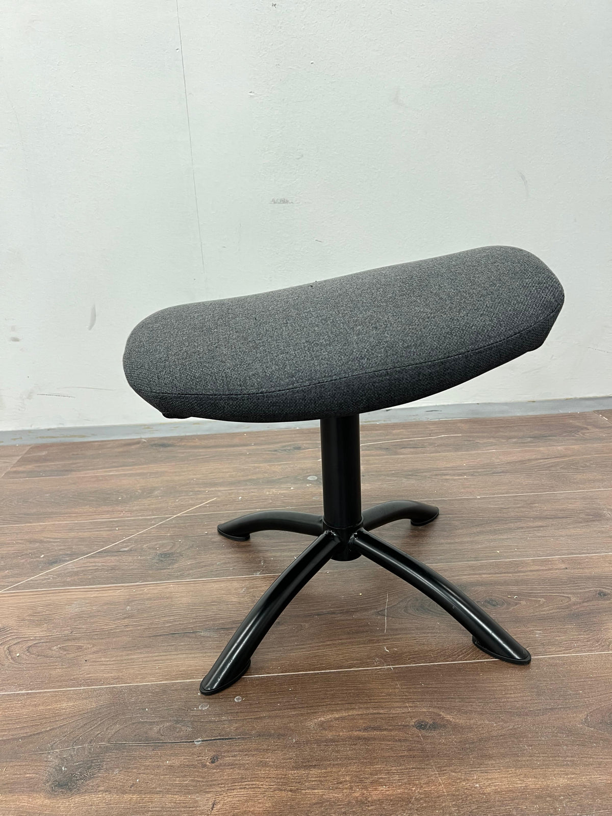 Ergonominen jalkatuki / jalkajakkara Kalustori