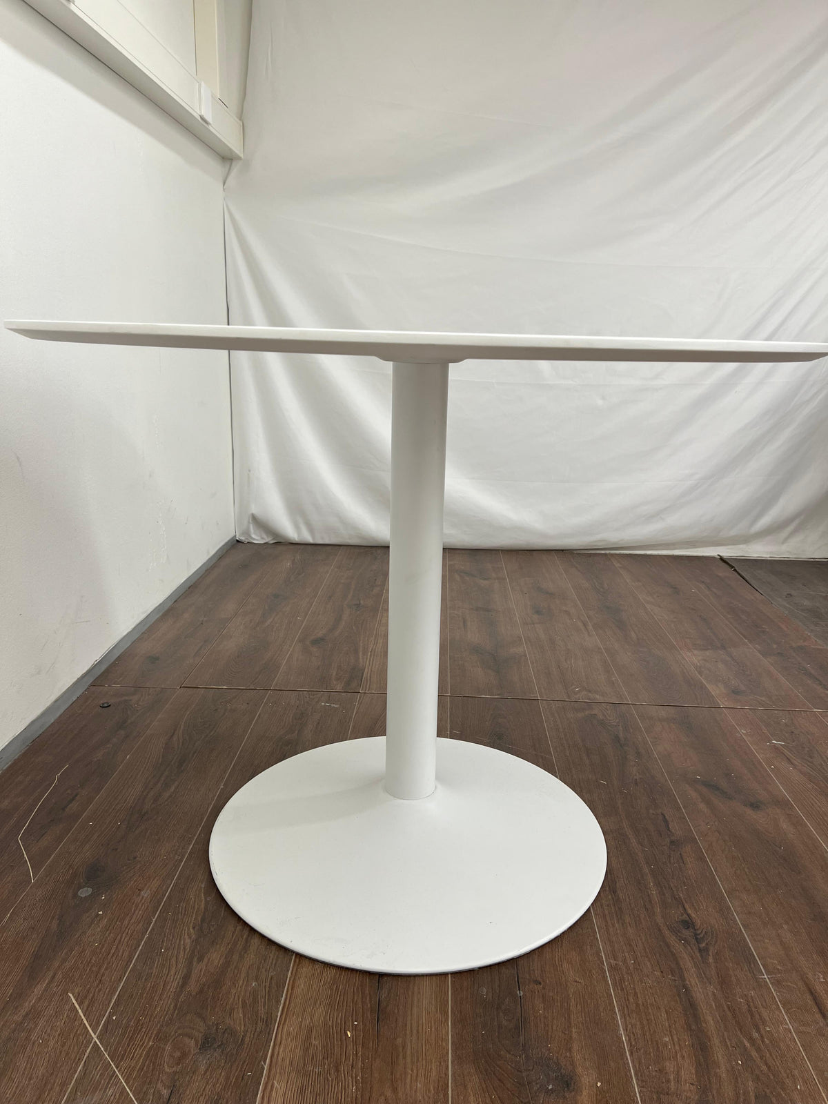 Ikea DOCKSTA pyöreä keittiön pöytä , valkoinen, 4 istumapaikkaa, 103 cm Kalustori