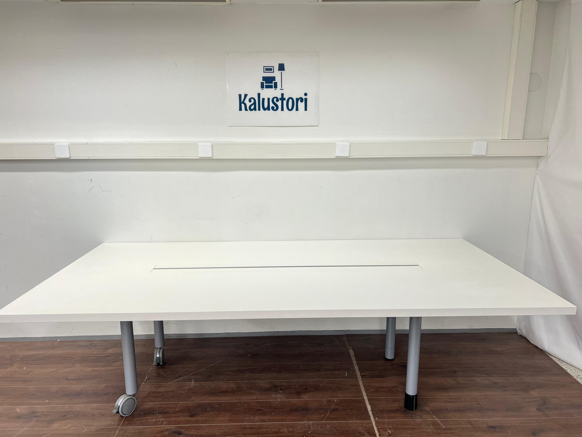 Valkoinen neuvottelupöytä 250x120x75cm Kalustori