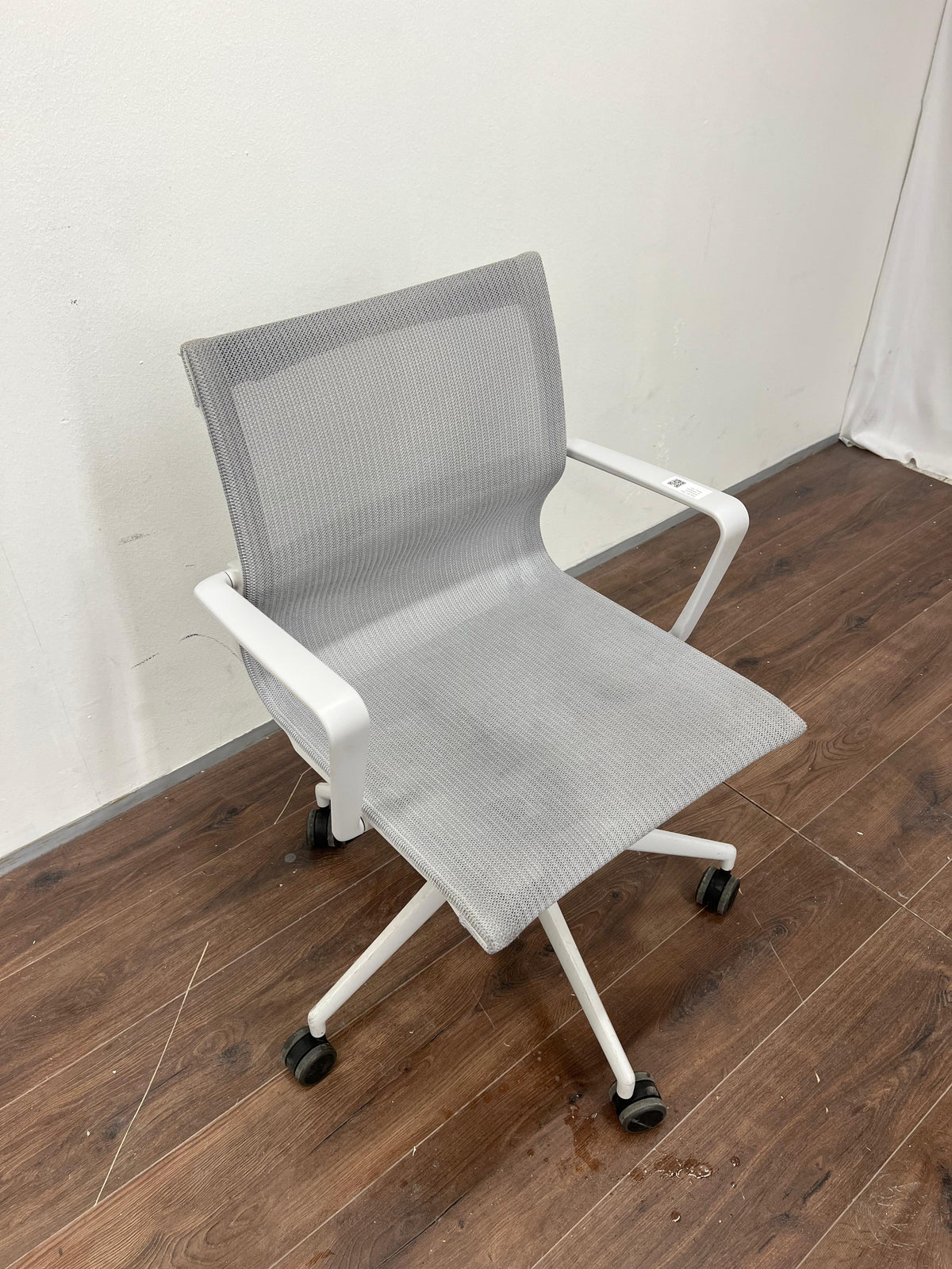 Vitra Physix työtuoli, vaaleanharmaa/valkoinen Kalustori