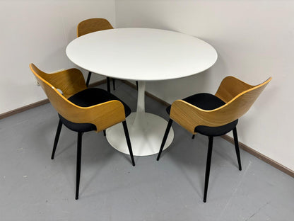 Ikea Docksta Ruokapöytä ja 3 Jysk Hvidovre Tuolia