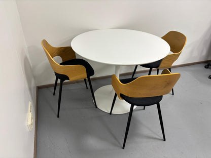 Ikea Docksta Ruokapöytä ja 3 Jysk Hvidovre Tuolia