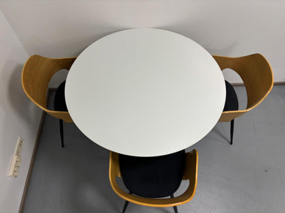 Ikea Docksta Ruokapöytä ja 3 Jysk Hvidovre Tuolia