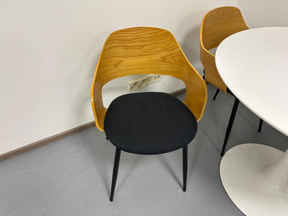 Ikea Docksta Ruokapöytä ja 3 Jysk Hvidovre Tuolia