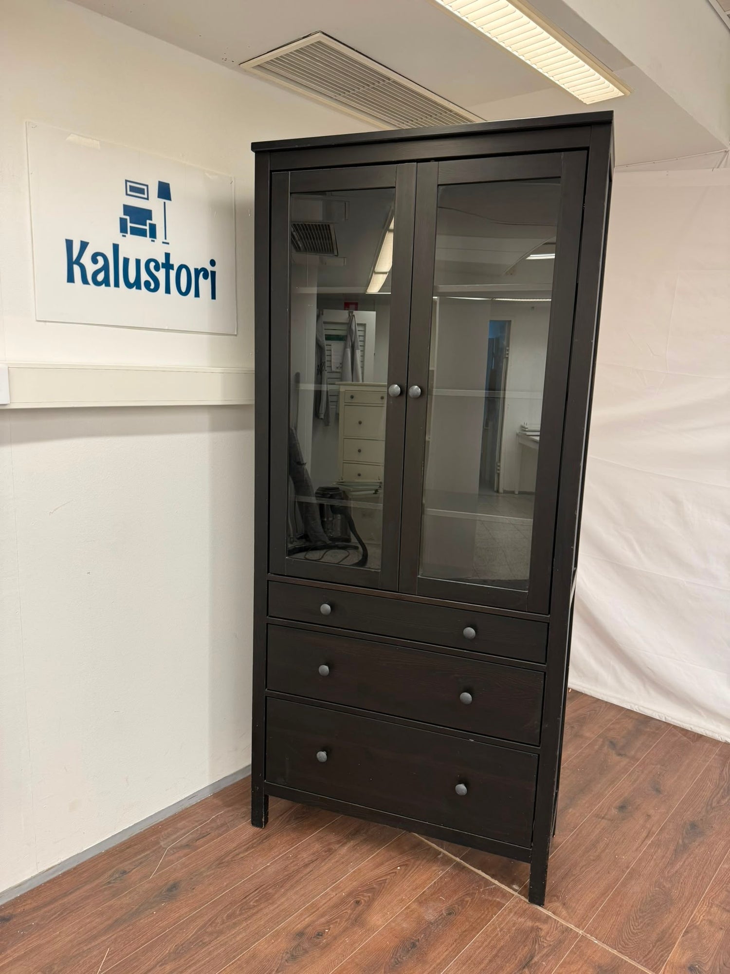 Ikea HEMNES Vitriinikaappi, 3 laatikkoa, mustanruskea  90x197 cm Kalustori
