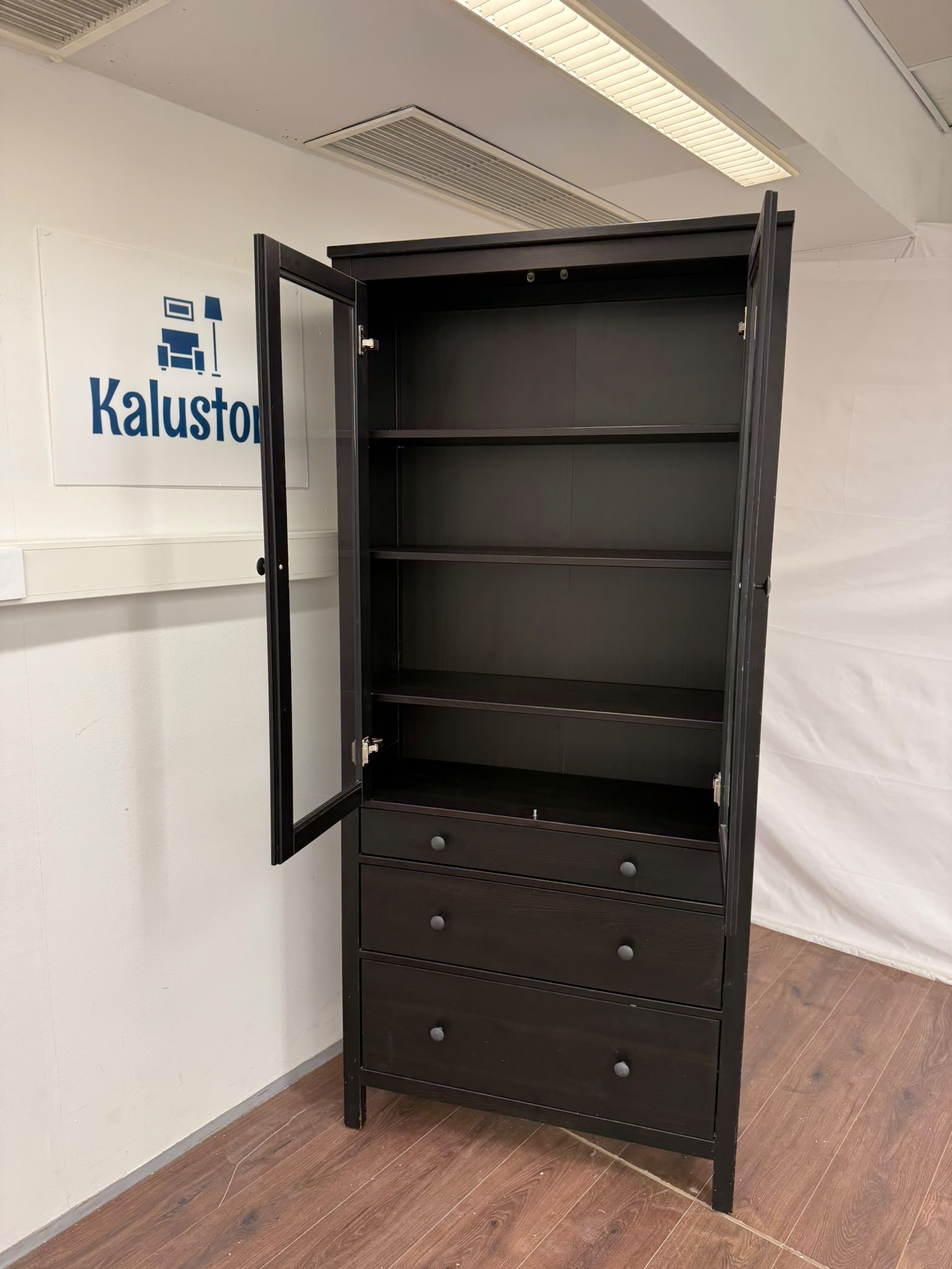 Ikea HEMNES Vitriinikaappi, 3 laatikkoa, mustanruskea  90x197 cm Kalustori