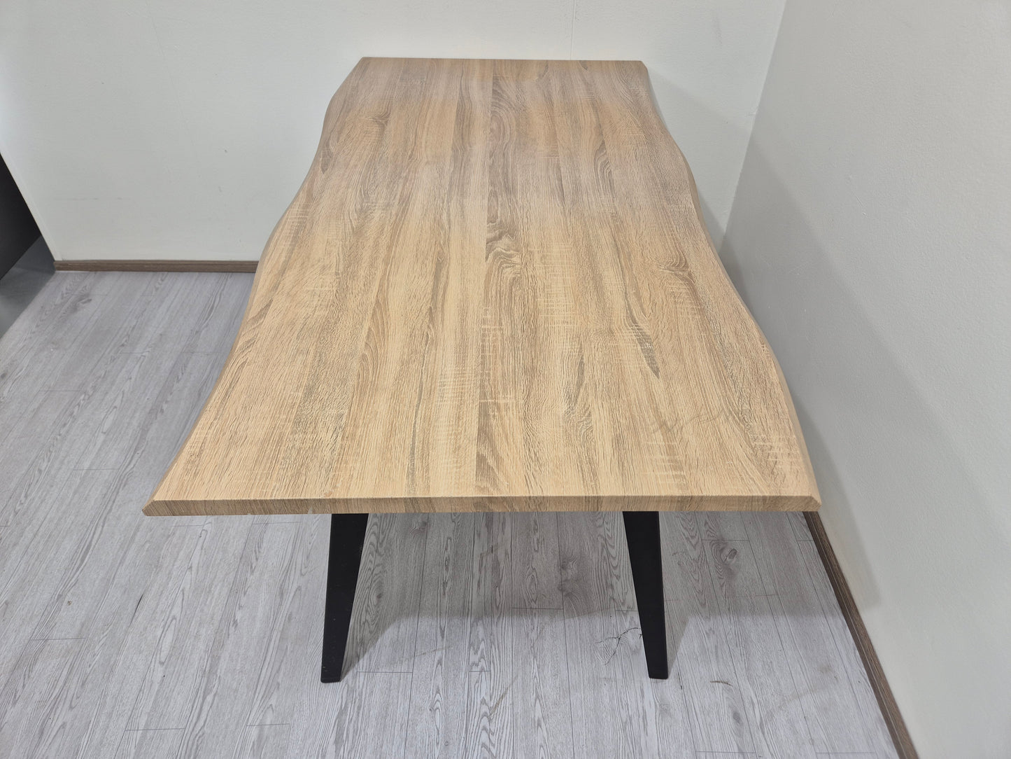 Ruokapöytä Kalustori