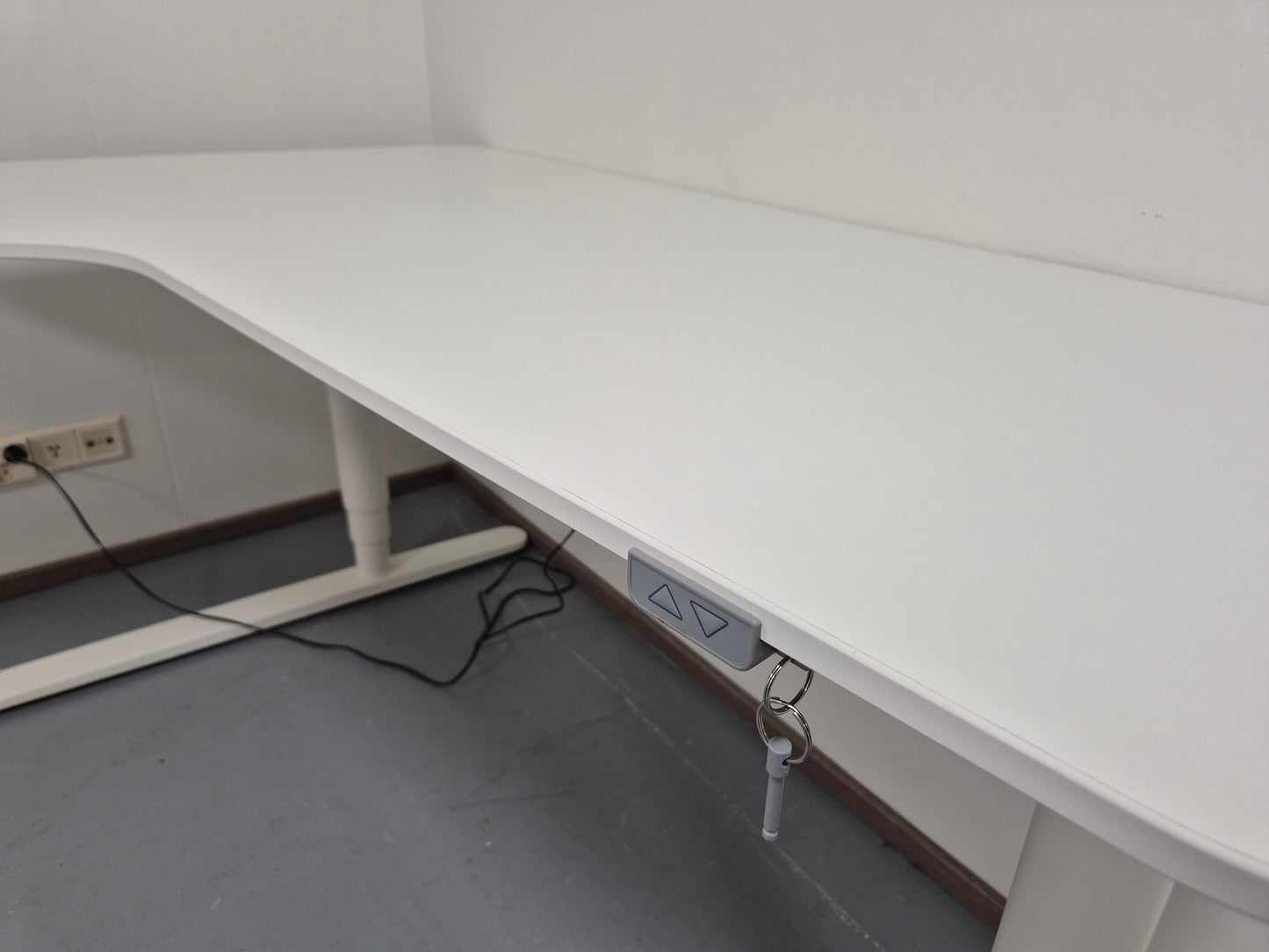 Ikea Bekant Työpöytä