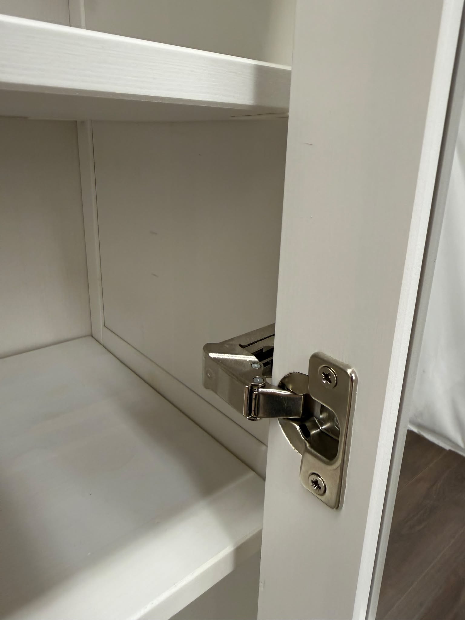 Ikea HEMNES Vitriinikaappi, 3 laatikkoa, valkoiseksi petsattu Kalustori