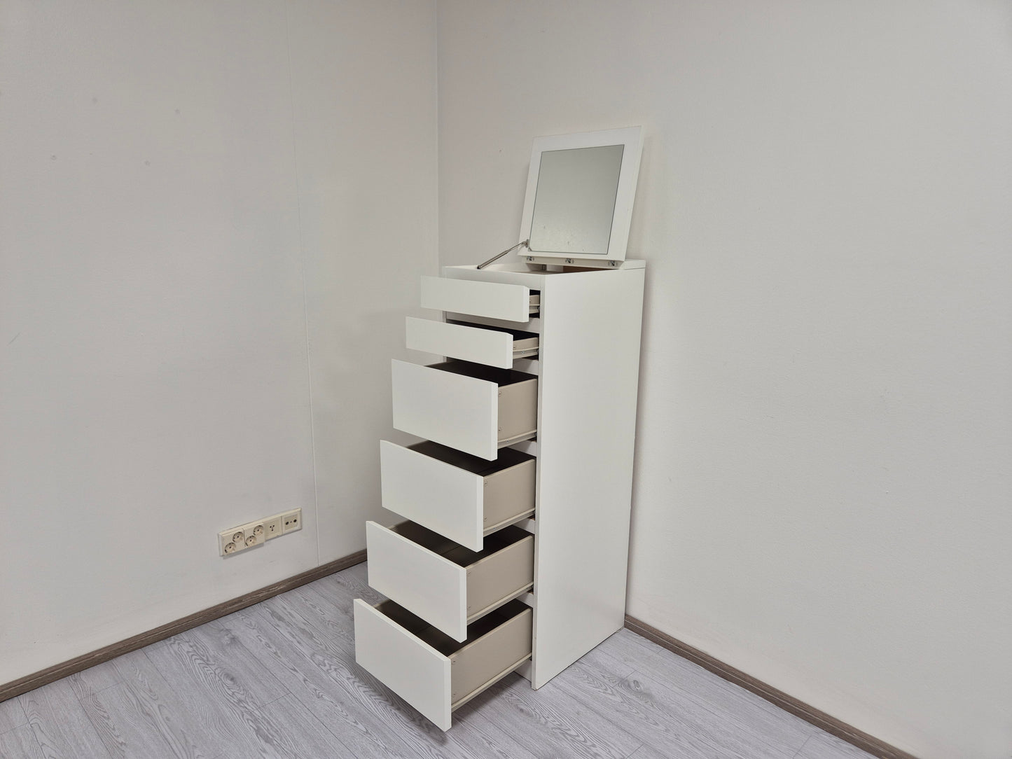 Ikea Malm Lipasto Peilillä Kalustori