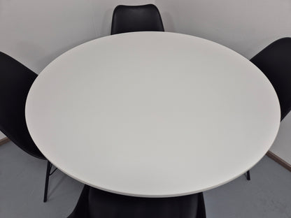 Ikea Docksta Ruokapöytä ja 4 Tuolia