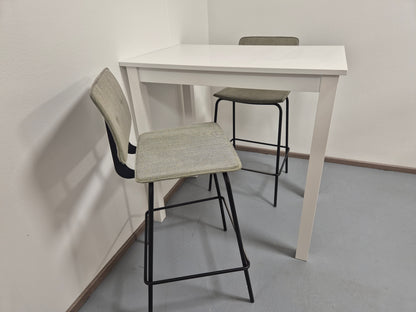 Baaripöytä ja 2 Tuolia