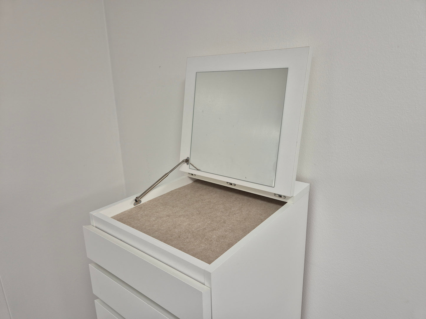 Ikea Malm Lipasto Peilillä Kalustori