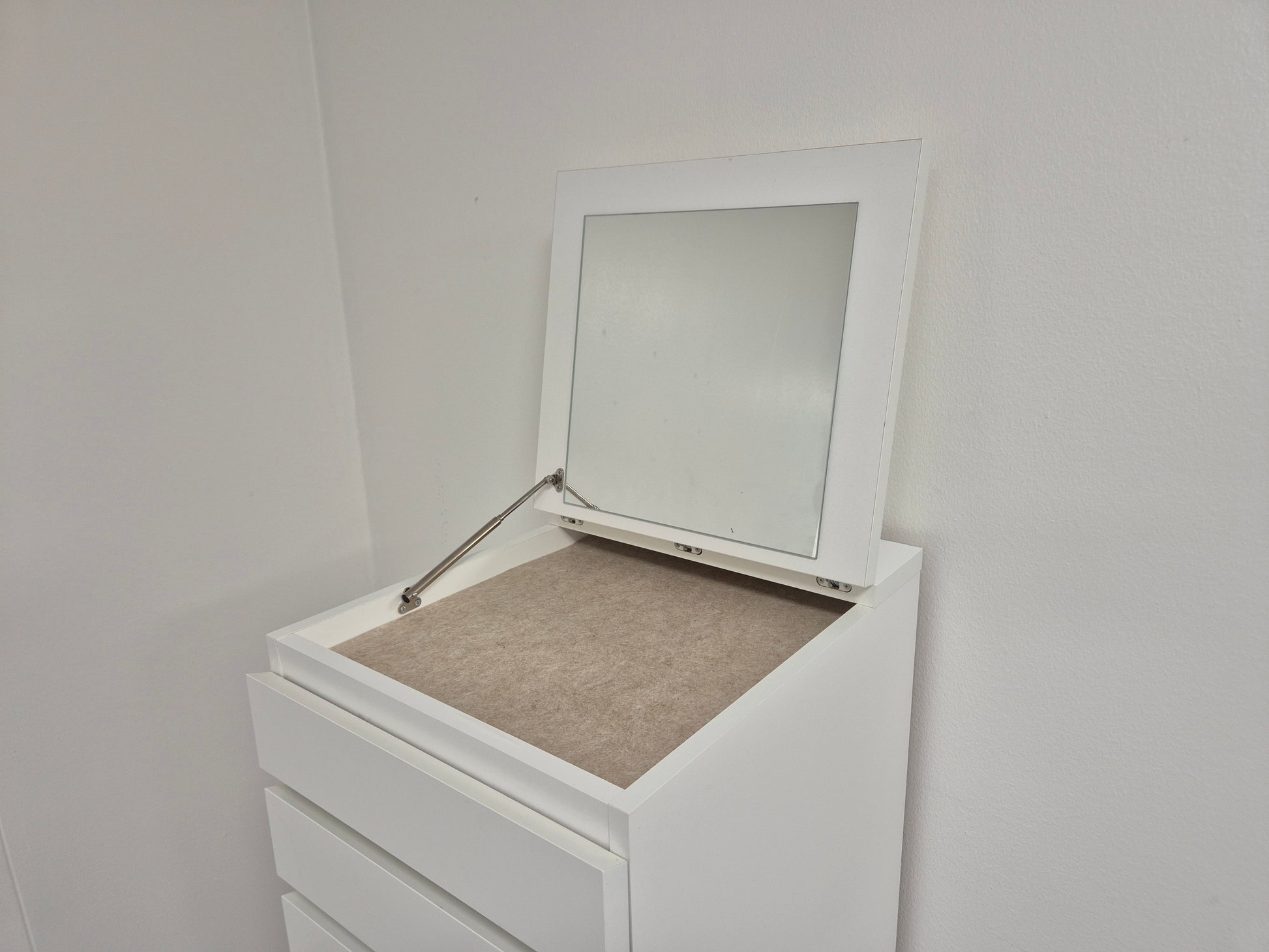 Ikea Malm Lipasto Peilillä Kalustori