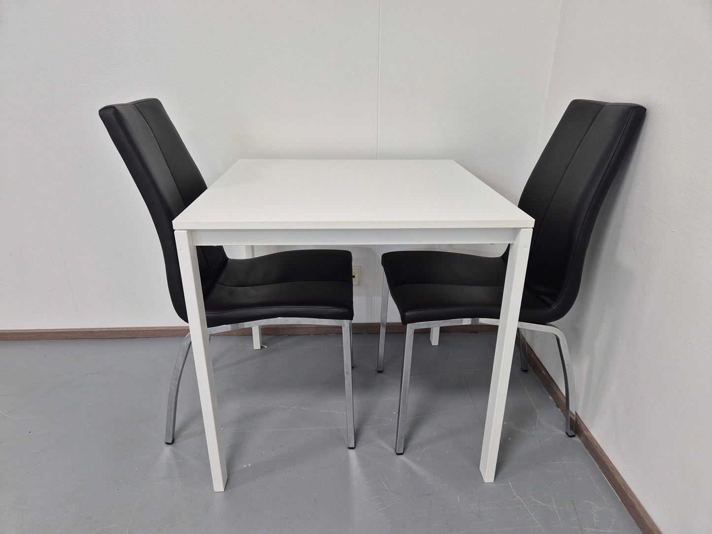 Ikea Melltorp Ruokapöytä ja 2 Tuolia