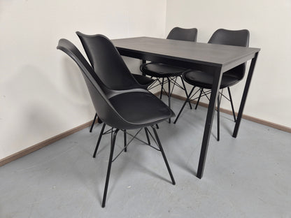 Ruokapöytä ja 4 Tuolia