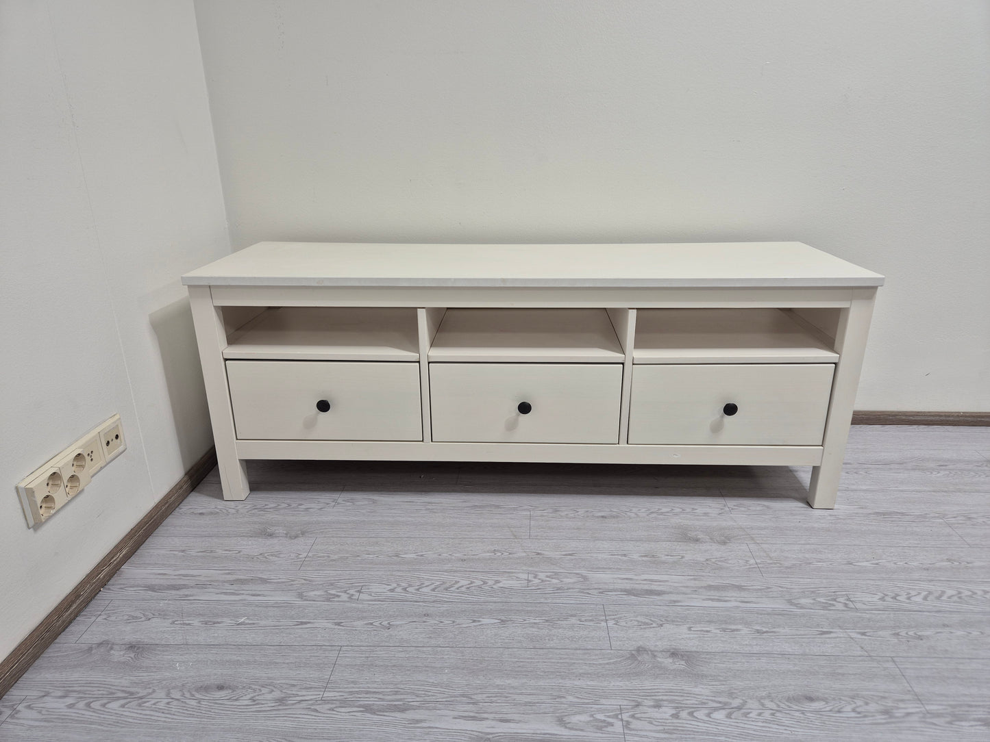 Ikea HEMNES Tv-taso Kalustori