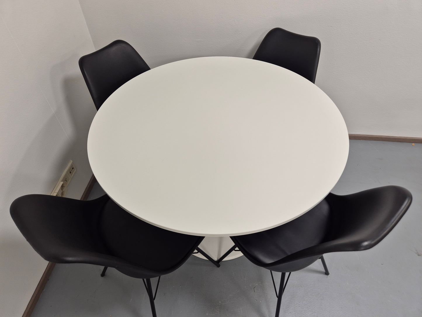 Ikea Docksta Ruokapöytä ja 4 Tuolia