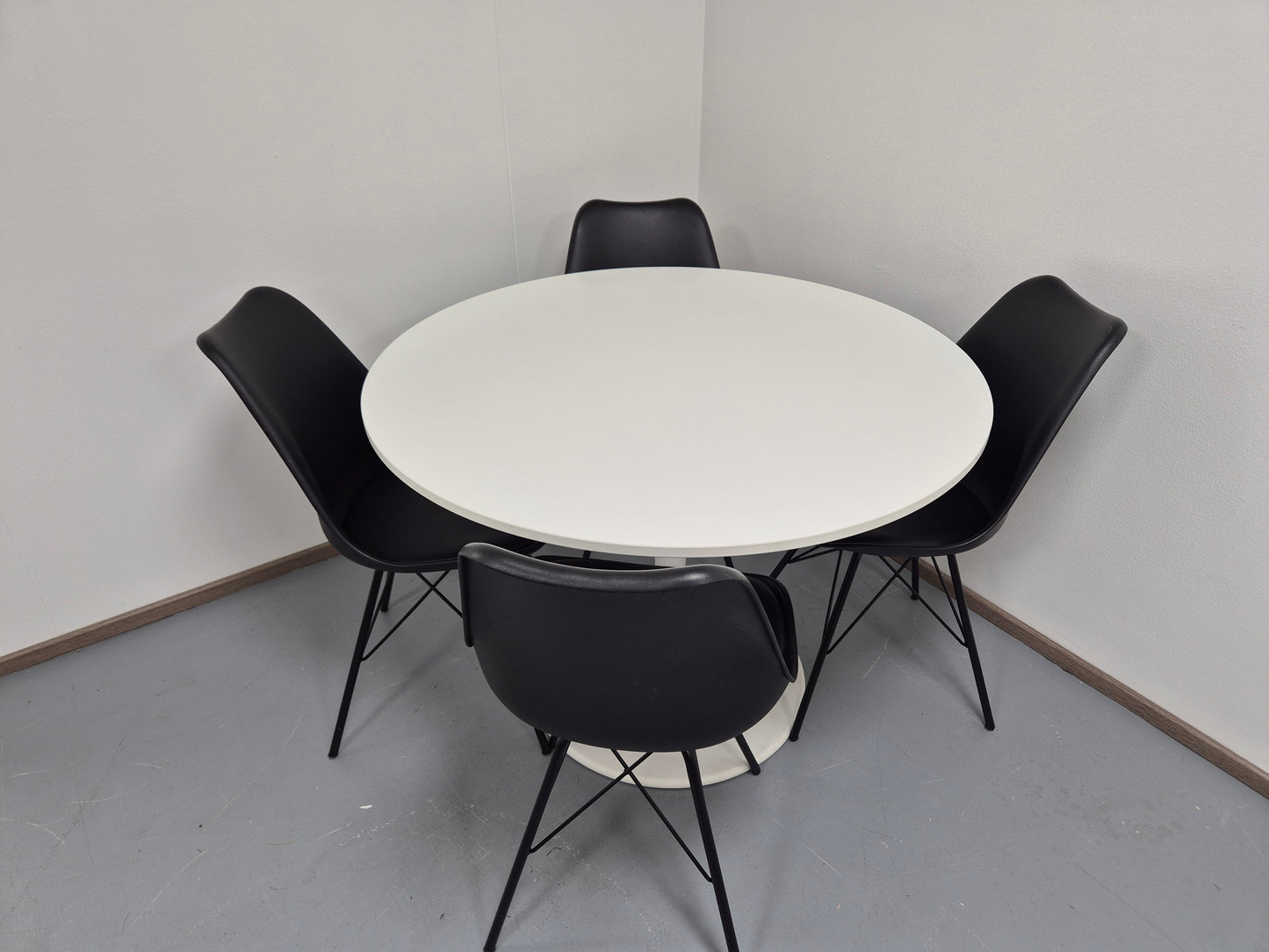 Ikea Docksta Ruokapöytä ja 4 Tuolia