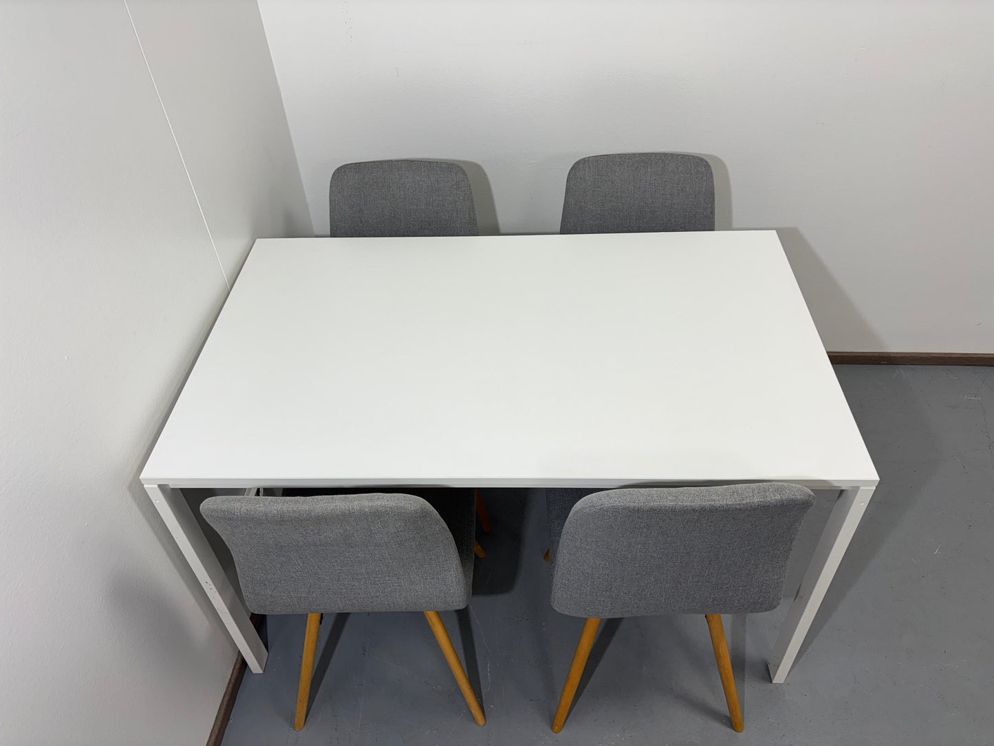 Ikea Melltorp Ruokapöytä ja 4 Tuolia