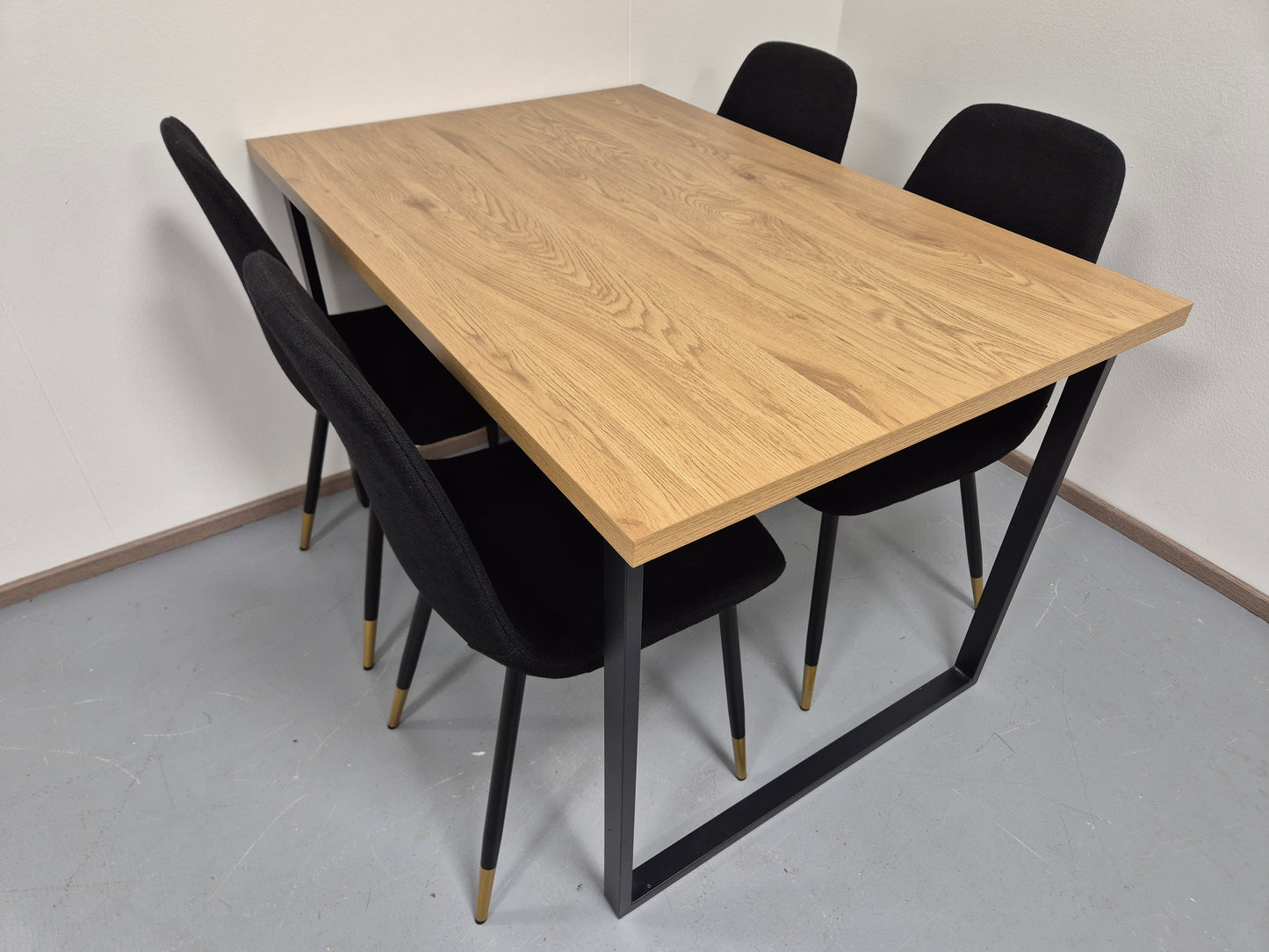 Jysk AABENRAA Ruokapöytä ja 4 Tuolia