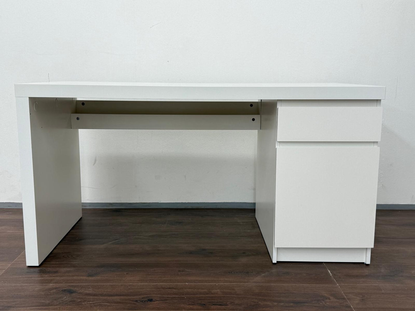 Ikea MALM Työpöytä, valkoinen, 140x65 cm Kalustori
