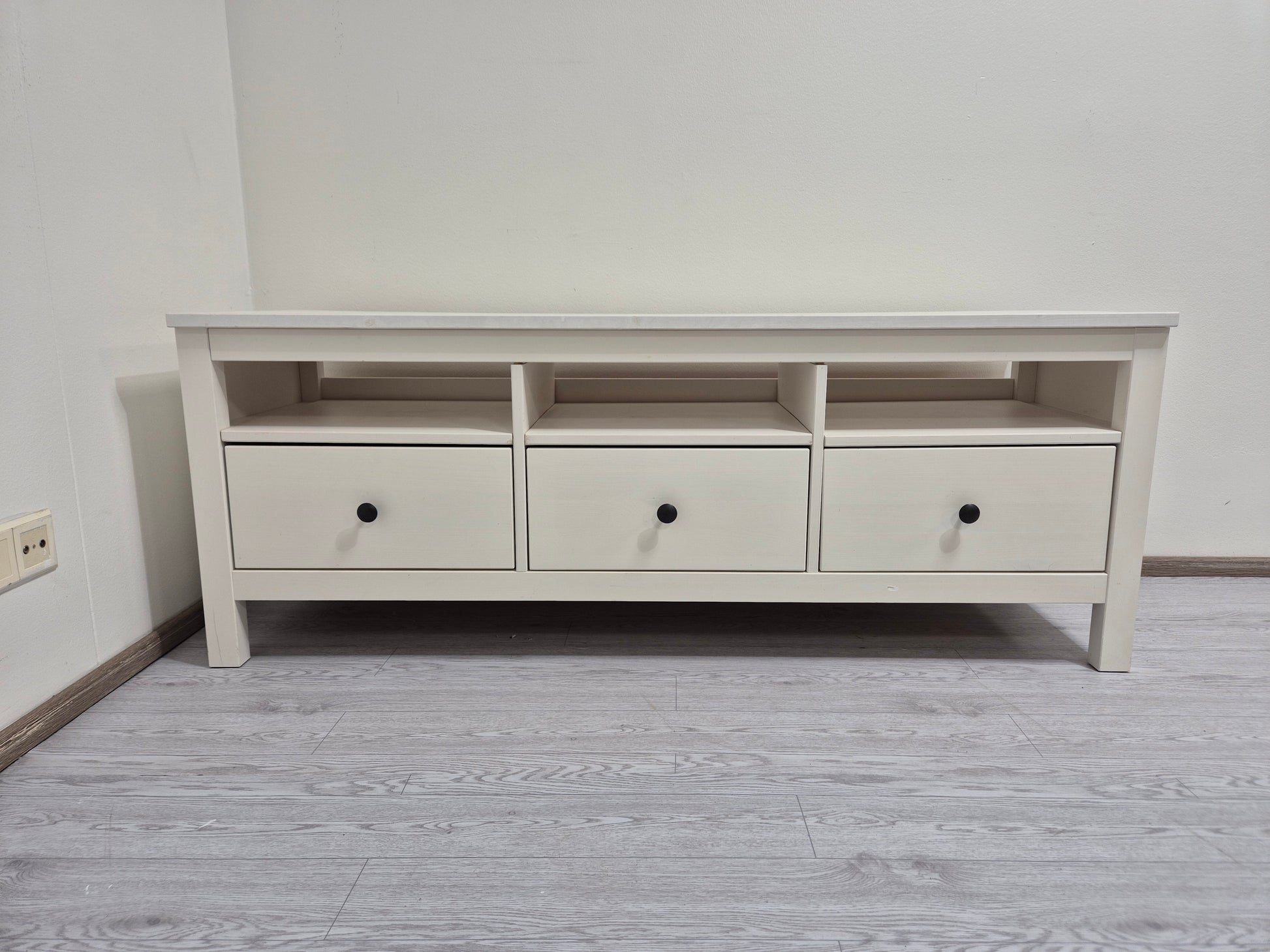 Ikea HEMNES Tv-taso Kalustori