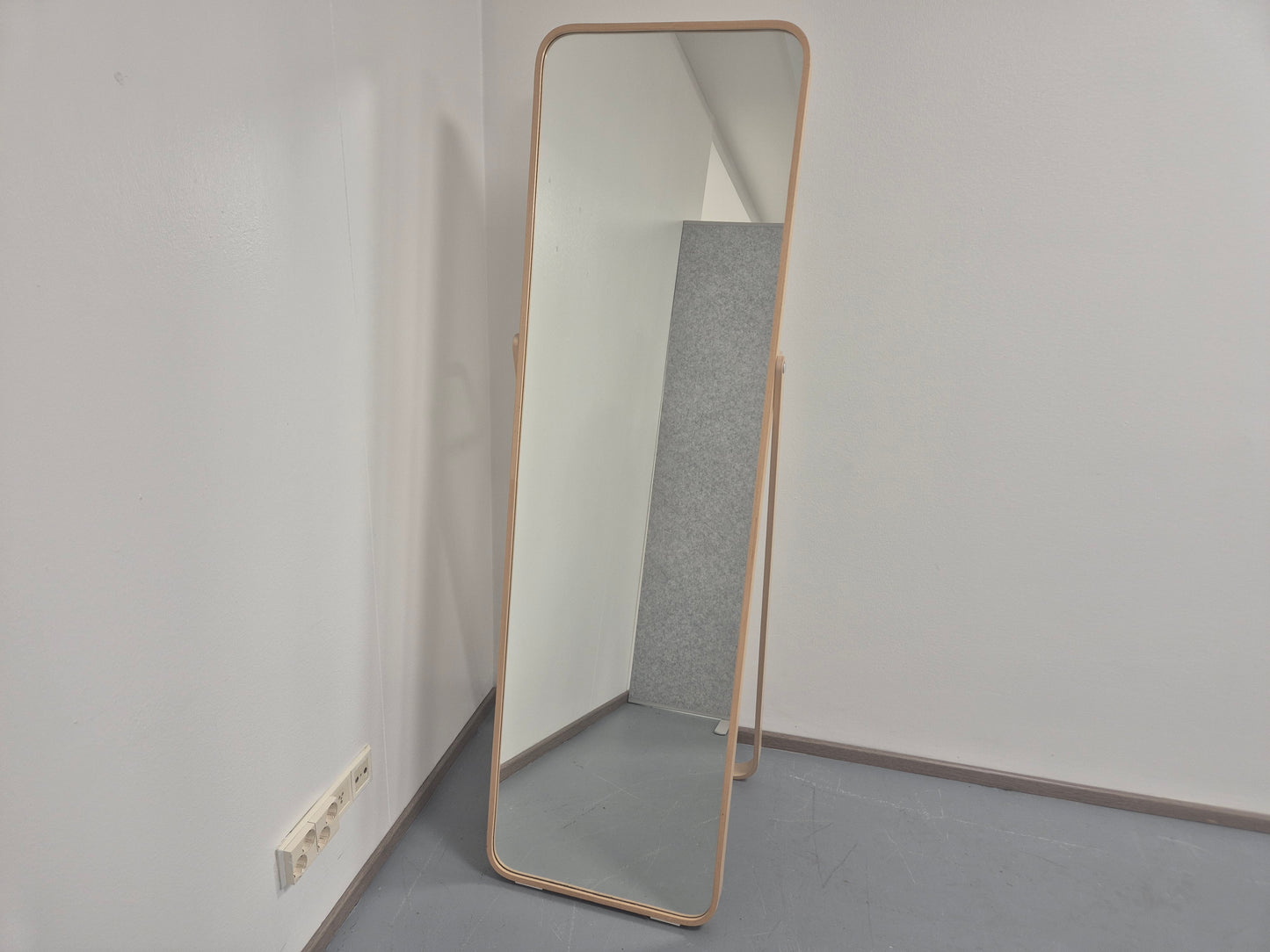 Ikea IKORNNES Lattiapeili