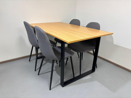 Ruokapöytä ja 4 Tuolia