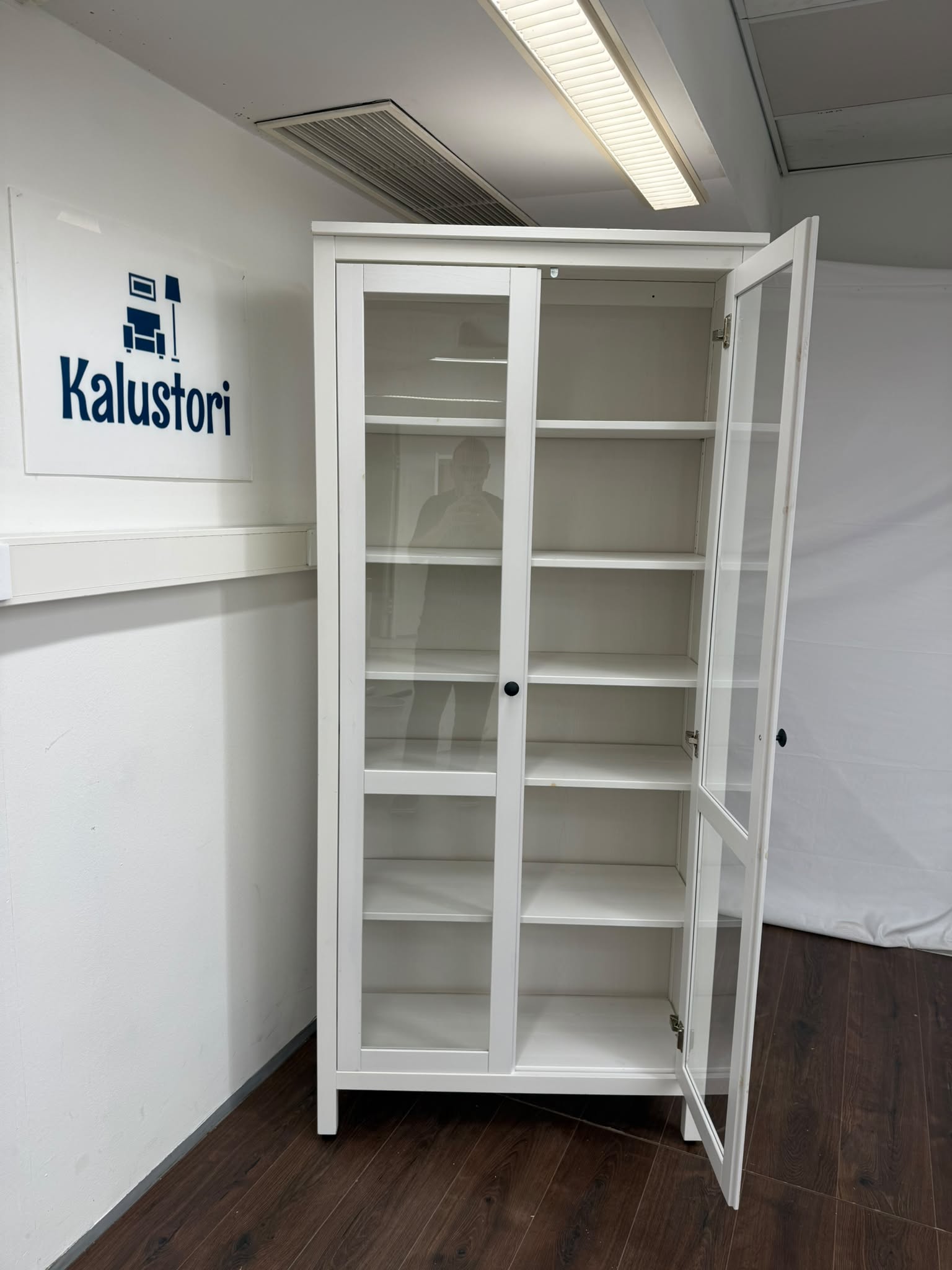 Ikea HEMNES Vitriinikaappi, 3 laatikkoa, valkoiseksi petsattu Kalustori
