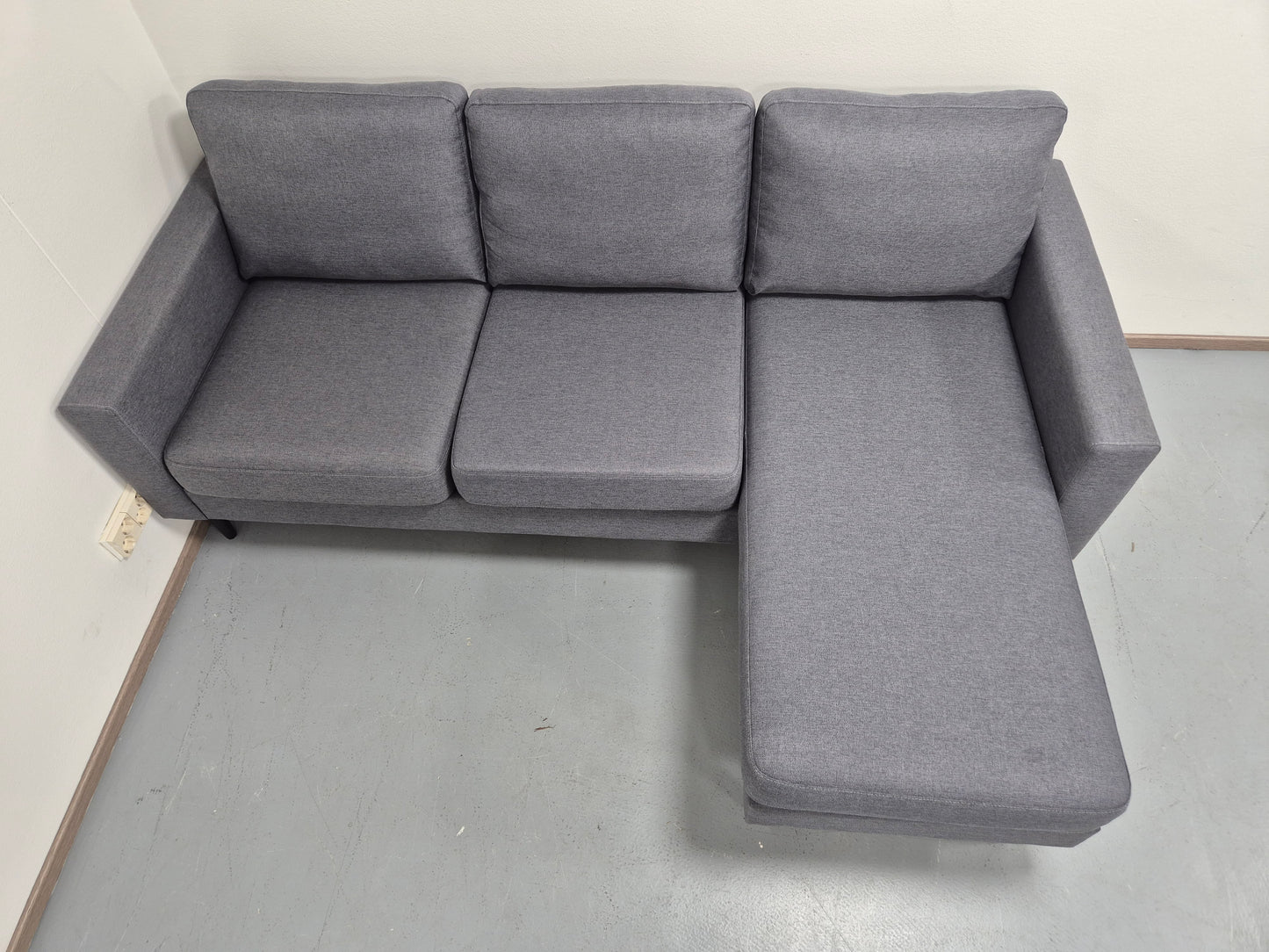 3 Istuttava Divaanisohva