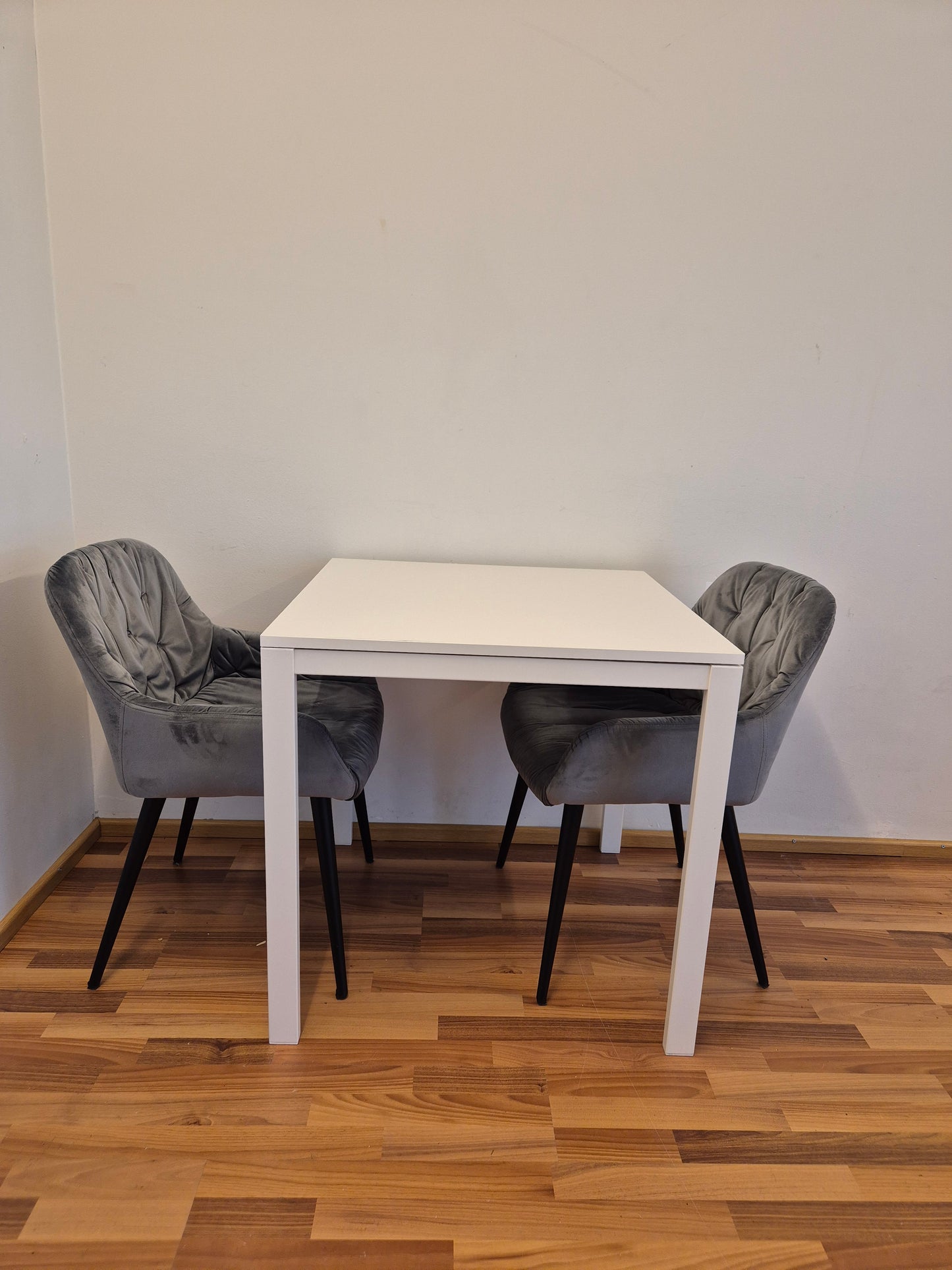 Ikea Melltorp Ruokapöytä ja 2 Tuolia