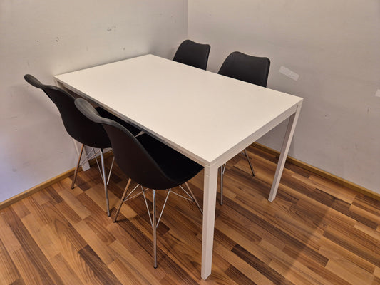 Ikea Melltorp Ruokapöytä ja 4 Tuolia