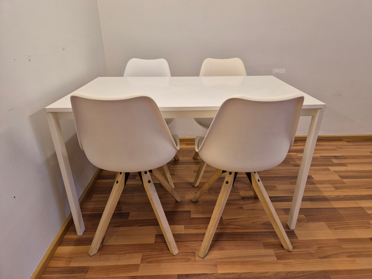 Ikea Meltrop Ruokapöytä ja 4 Tuolia