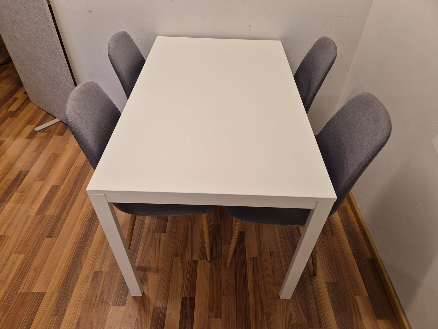Ikea Melltorp Ruokapöytä ja 4 Tuolia