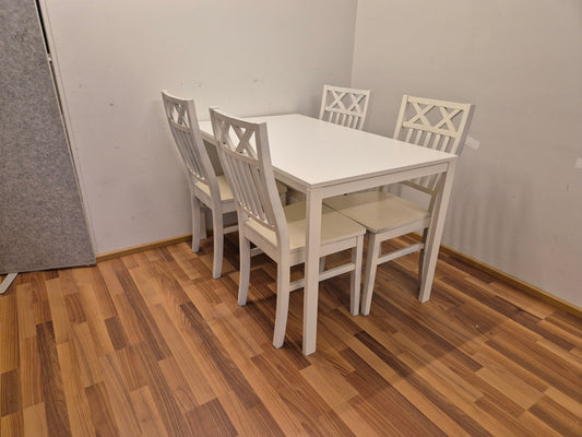 Ikea Melltorp Ruokapöytä ja 4 Tuolia
