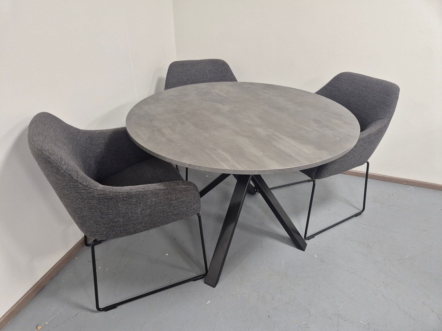 Ikea MARIEDAMM Pyöreä Ruokapöytä ja 4 Tuolia