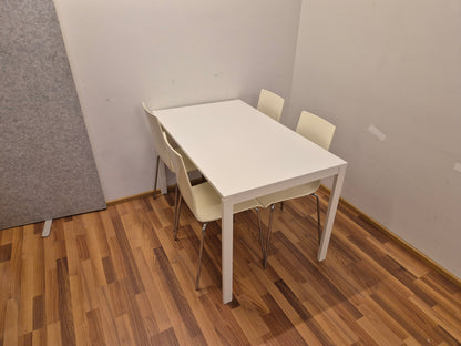 Ikea Melltorp Ruokapöytä ja 4 Tuolia