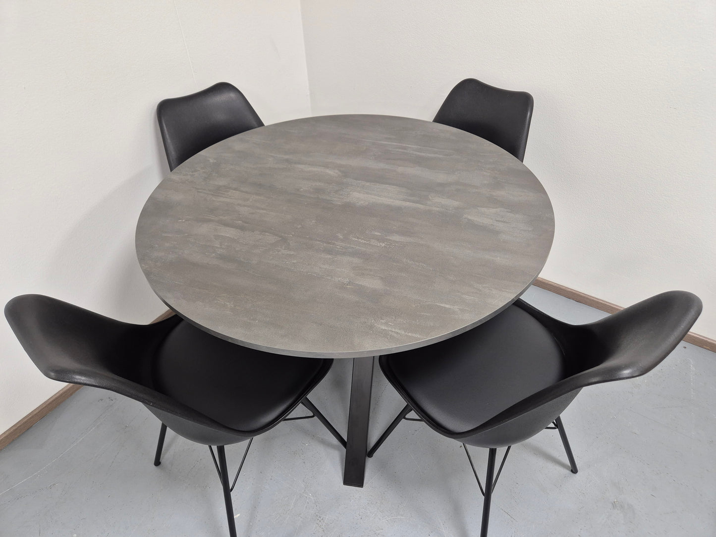 Ikea MARIEDAMM Pyöreä Ruokapöytä ja 4 Tuolia