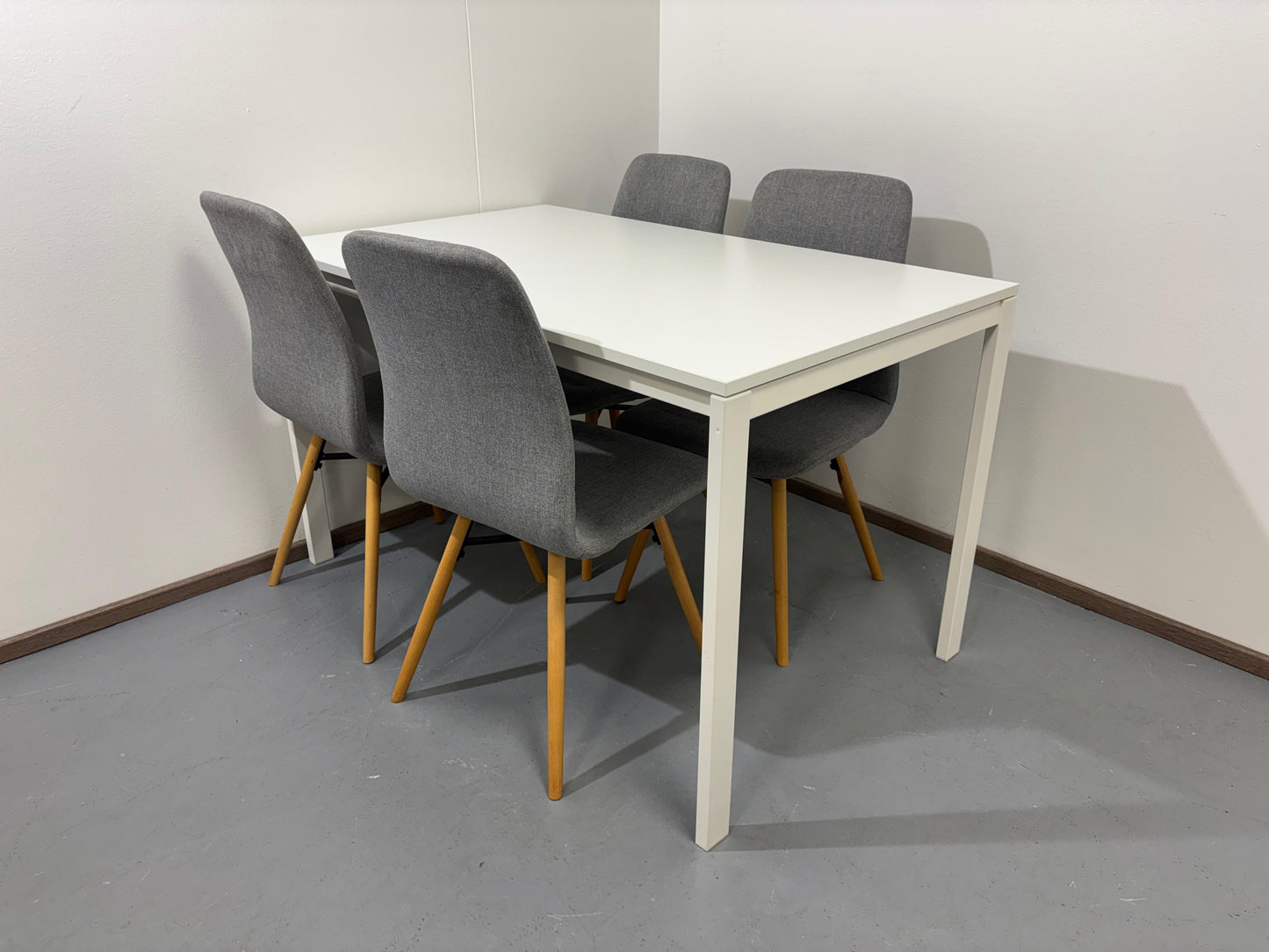 Ikea Melltorp Ruokapöytä ja 4 Tuolia