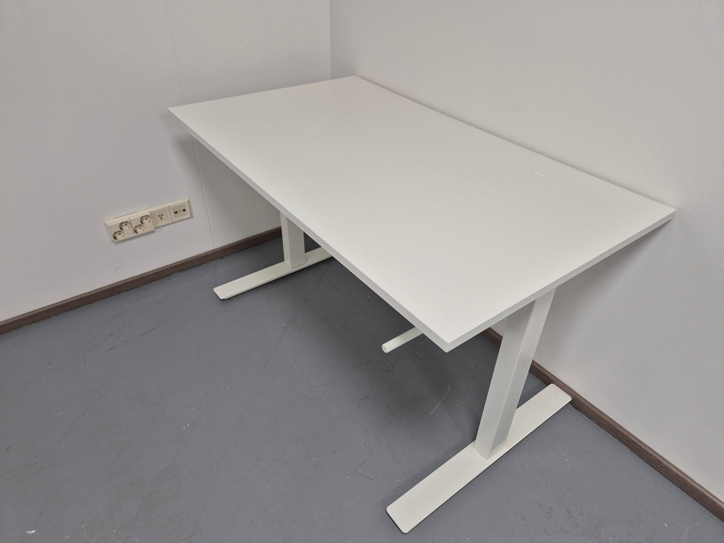 Ikea Skarsta säädettävä työpöytä