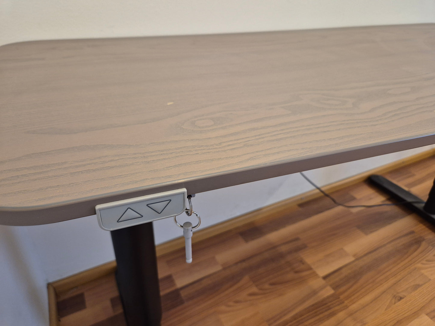 Ikea Bekant Sähköpöytä