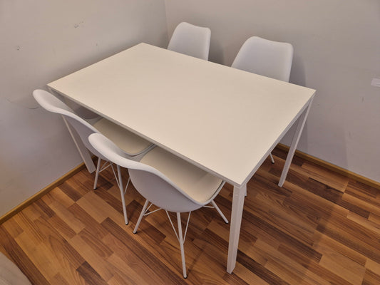 Ikea Melltorp Ruokapöytä ja 4 Tuolia