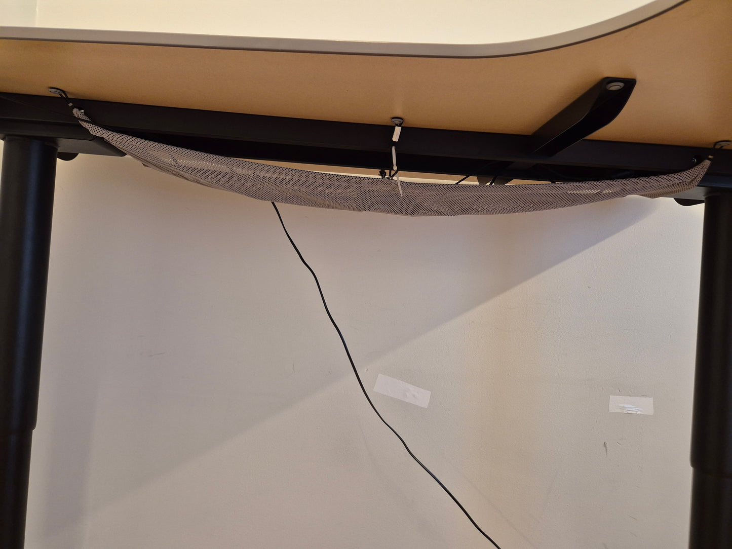 Ikea Bekant Sähköpöytä
