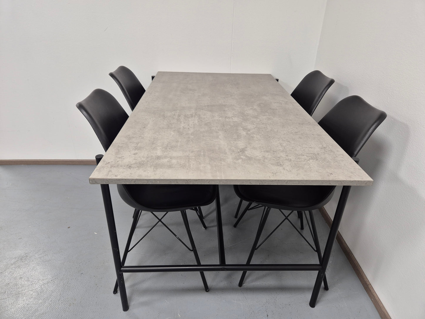 Jysk Ruokapöytä ja 4 Tuolia